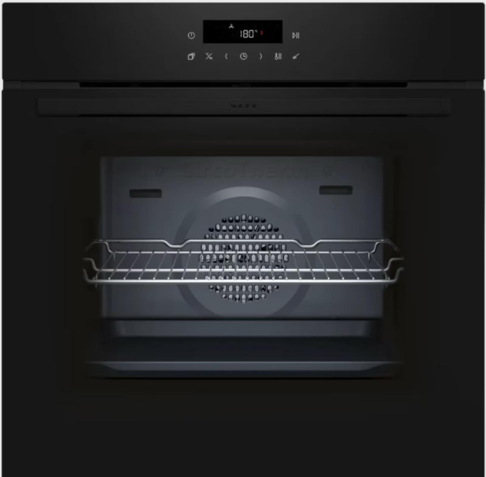 Moderner Backofen in dunklem Grau mit digitalem Display, auf 180 Grad eingestellt, Gitterrost sichtbar.
