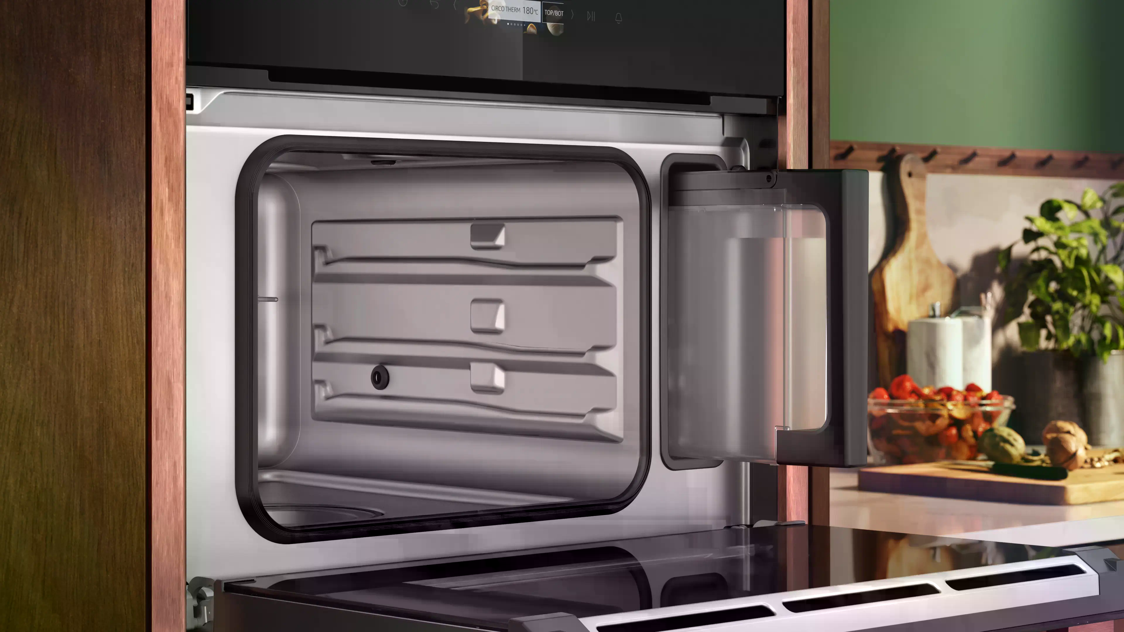 Moderne Küche mit offenem Backofen, Schneidebrett mit Gemüse und warmen Holztönen.